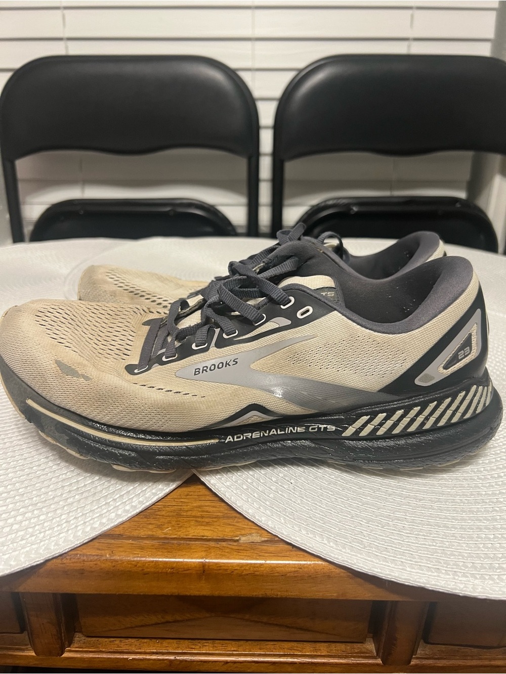 Brooks Adrenaline GTS 23 Men Size 9.5 EE Gray Running Shoe 1103914E065